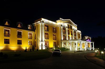 polus_palace_golf_club_wellness_hotel_by_night.jpg